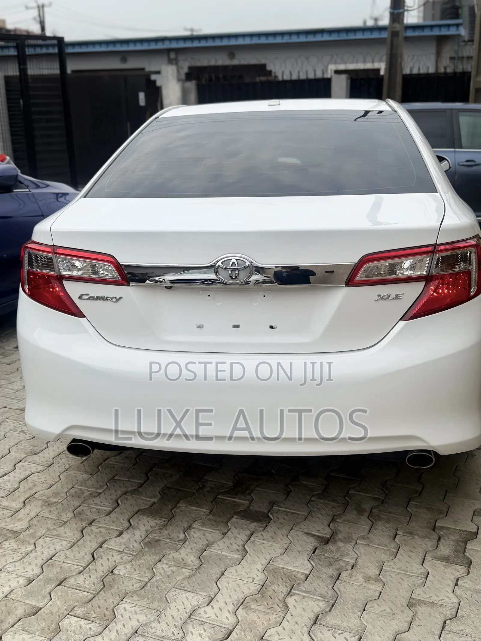 Toyota Camry XLE 4dr Sedan w/Prod. End 11/13 (3.5L 6cyl 6A) 2014 White