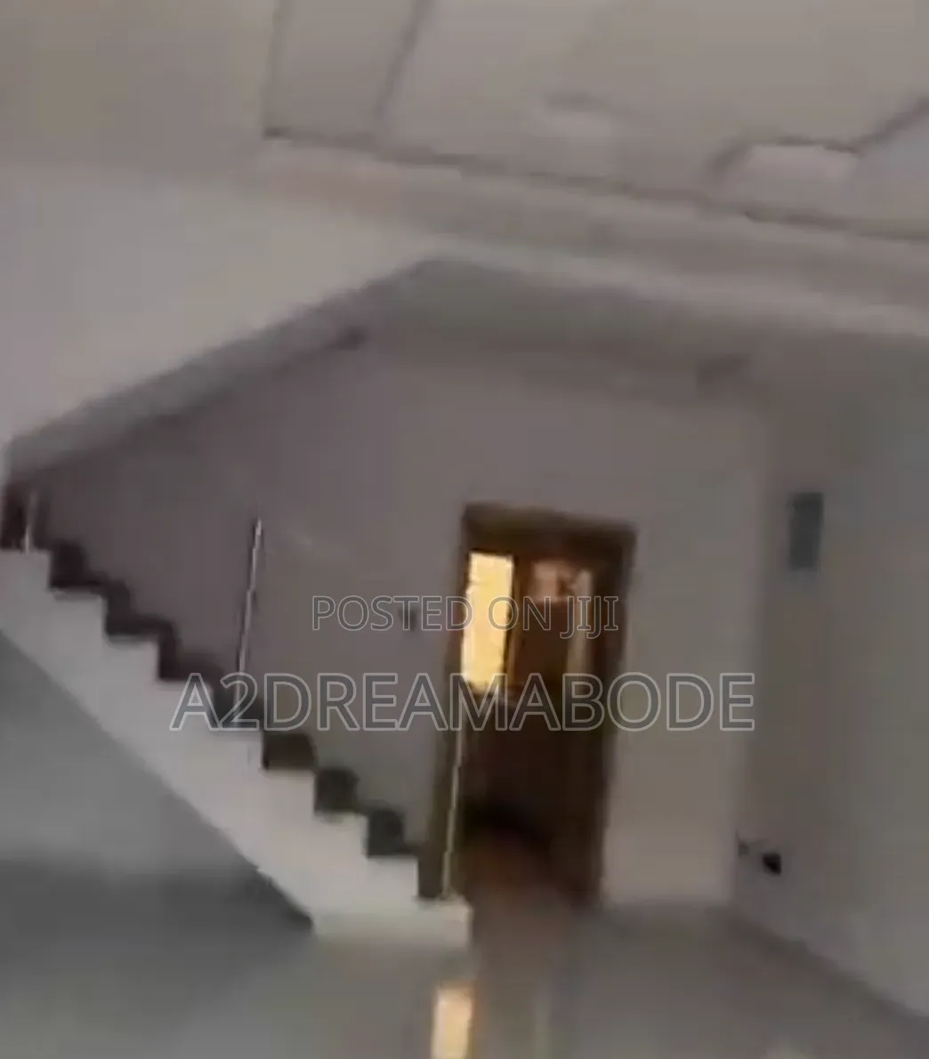 4bdrm Duplex in Yaba, Onike for sale