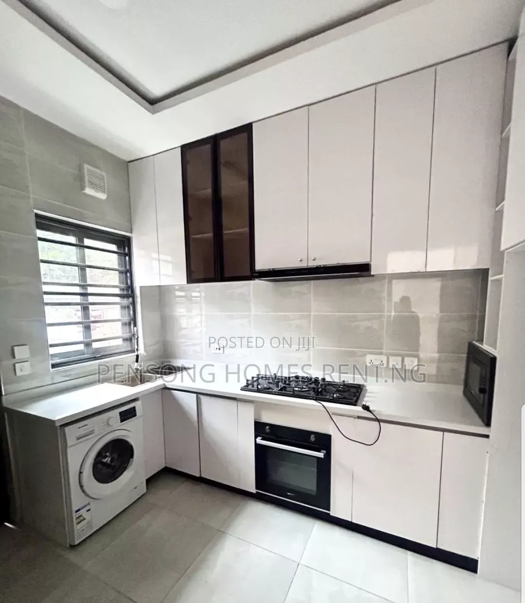 3bdrm Apartment in Lekki Phase 1 for rent