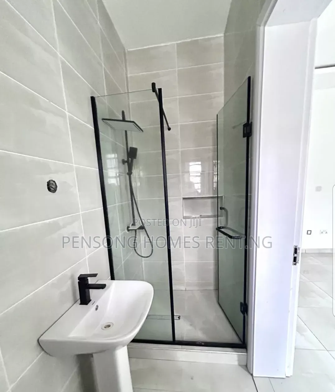 3bdrm Apartment in Lekki Phase 1 for rent