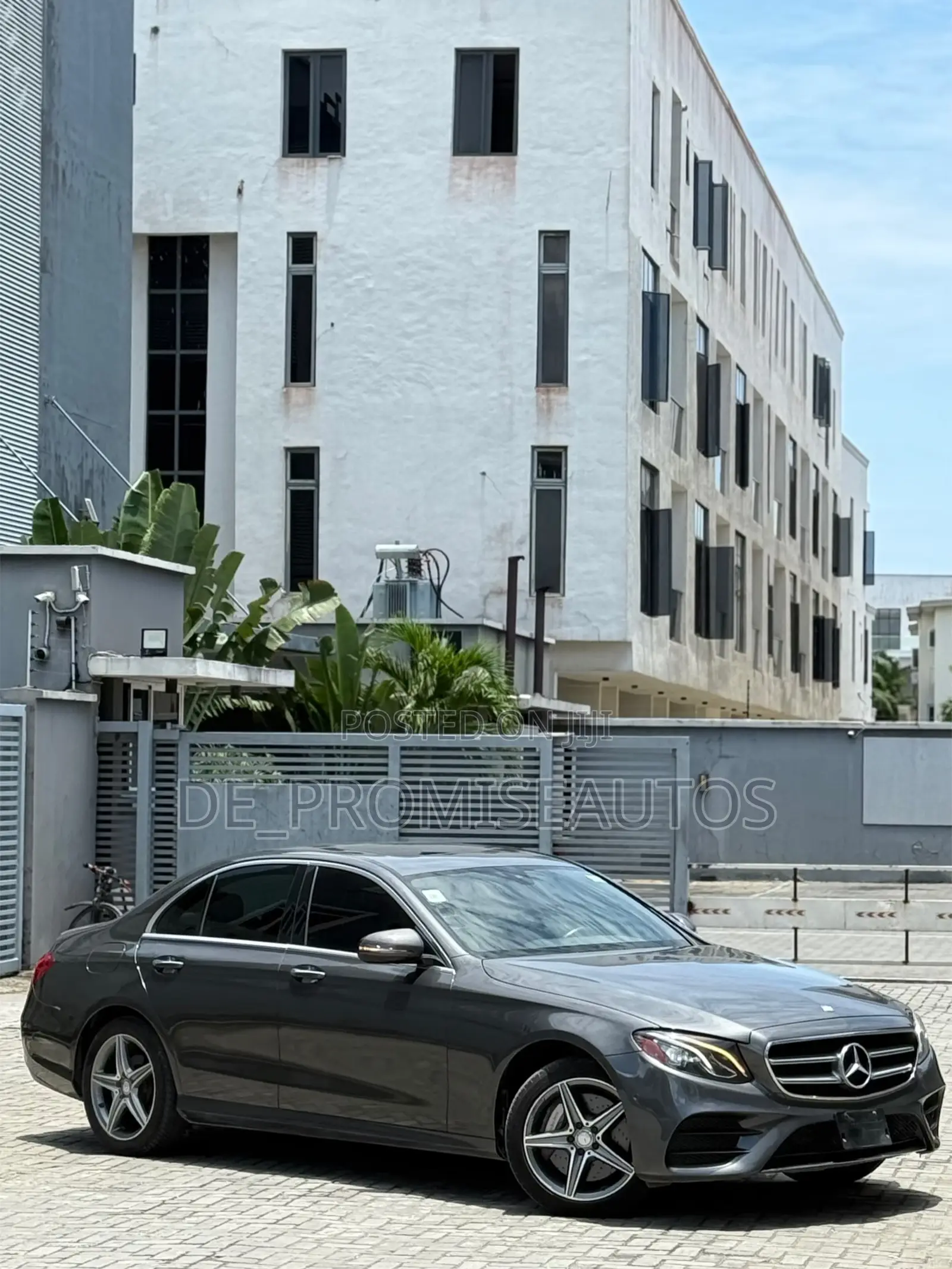 Mercedes-Benz E300 4Matic AWD Sedan (2.0L 4cyl 9A) 2017 Gray