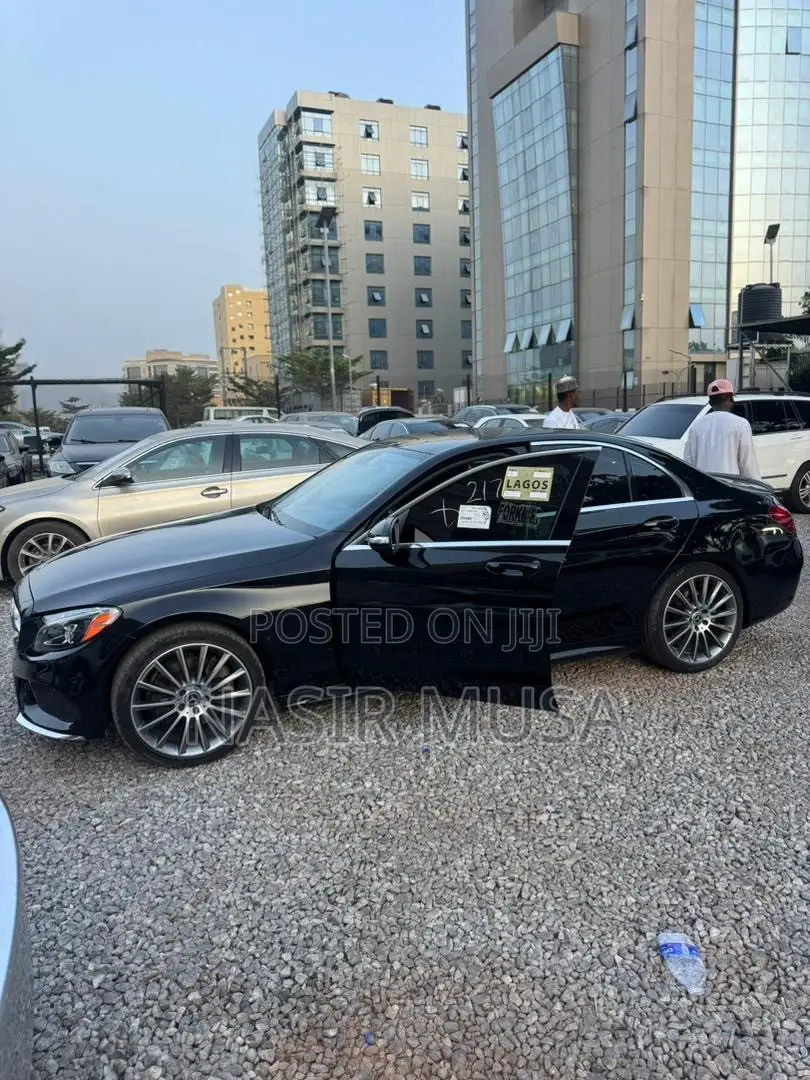 Mercedes-Benz C300 2018 Black