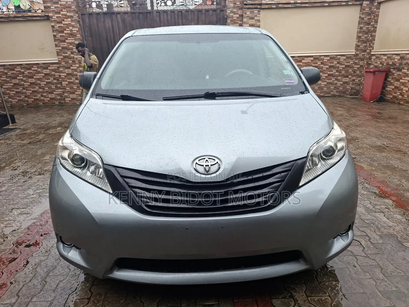 Toyota Sienna 2011 Silver