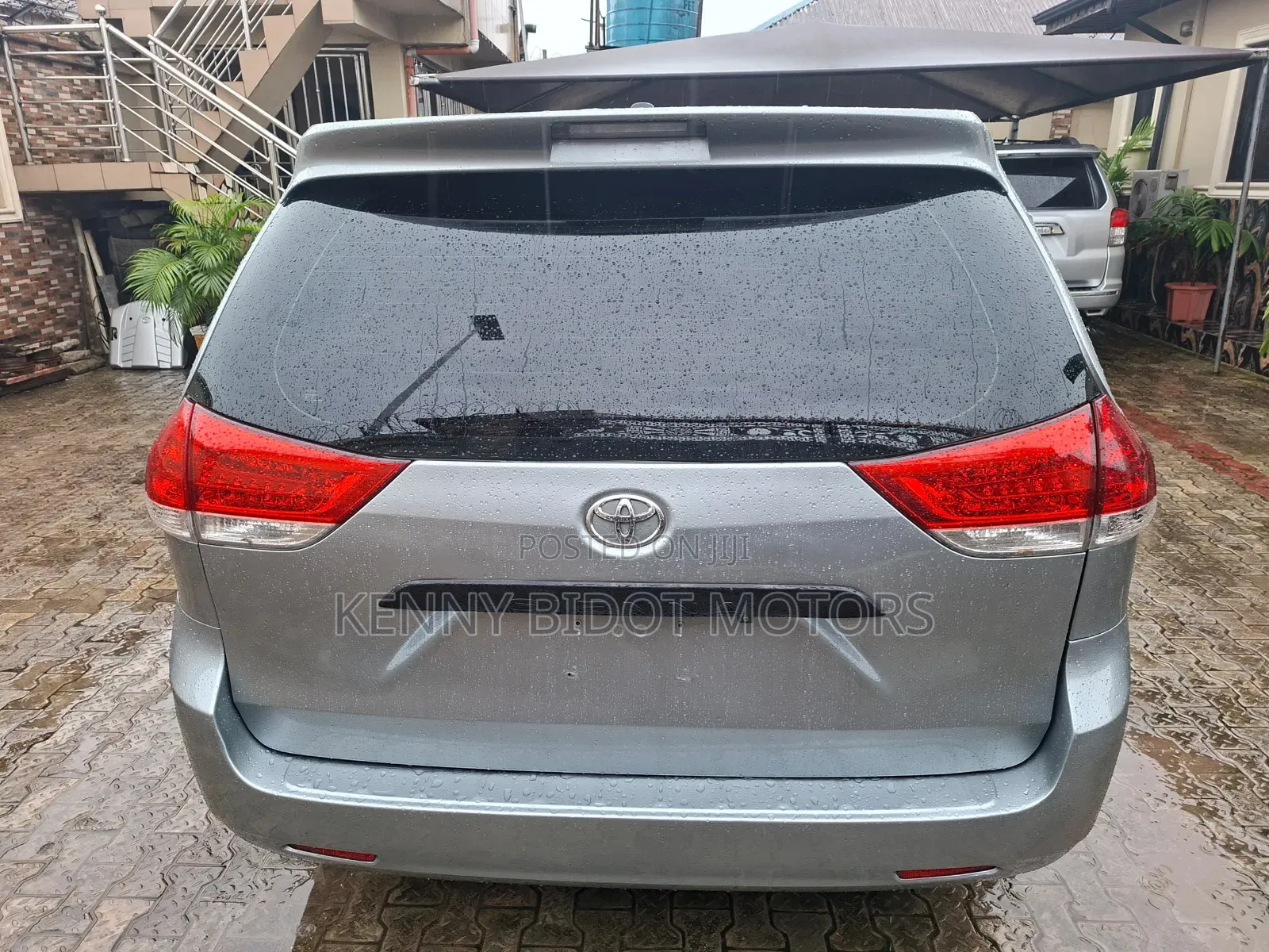 Toyota Sienna 2011 Silver