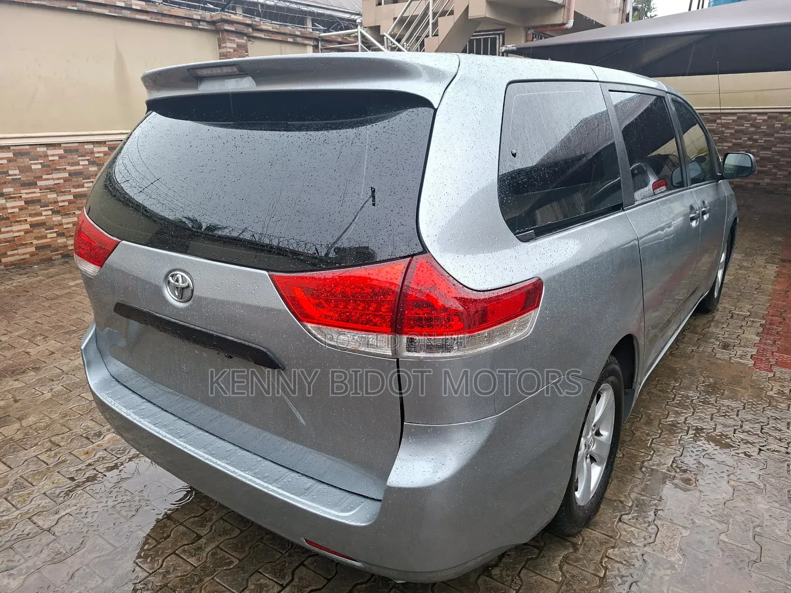 Toyota Sienna 2011 Silver
