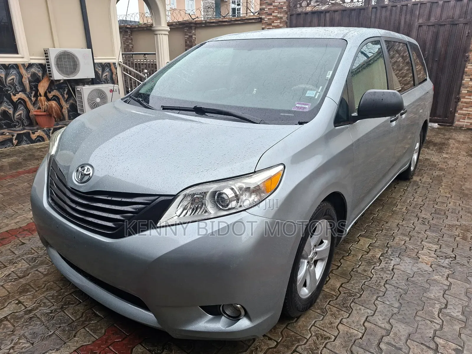 Toyota Sienna 2011 Silver