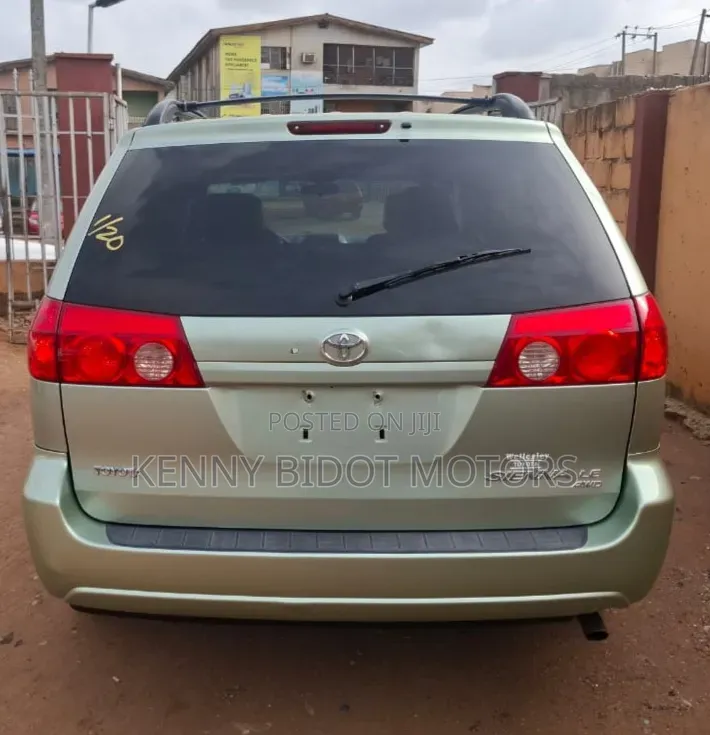 Toyota Sienna 2008 Green