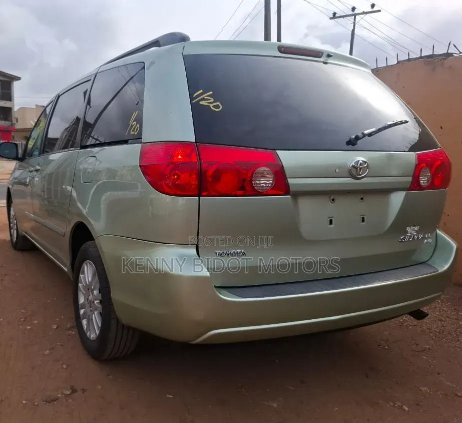 Toyota Sienna 2008 Green