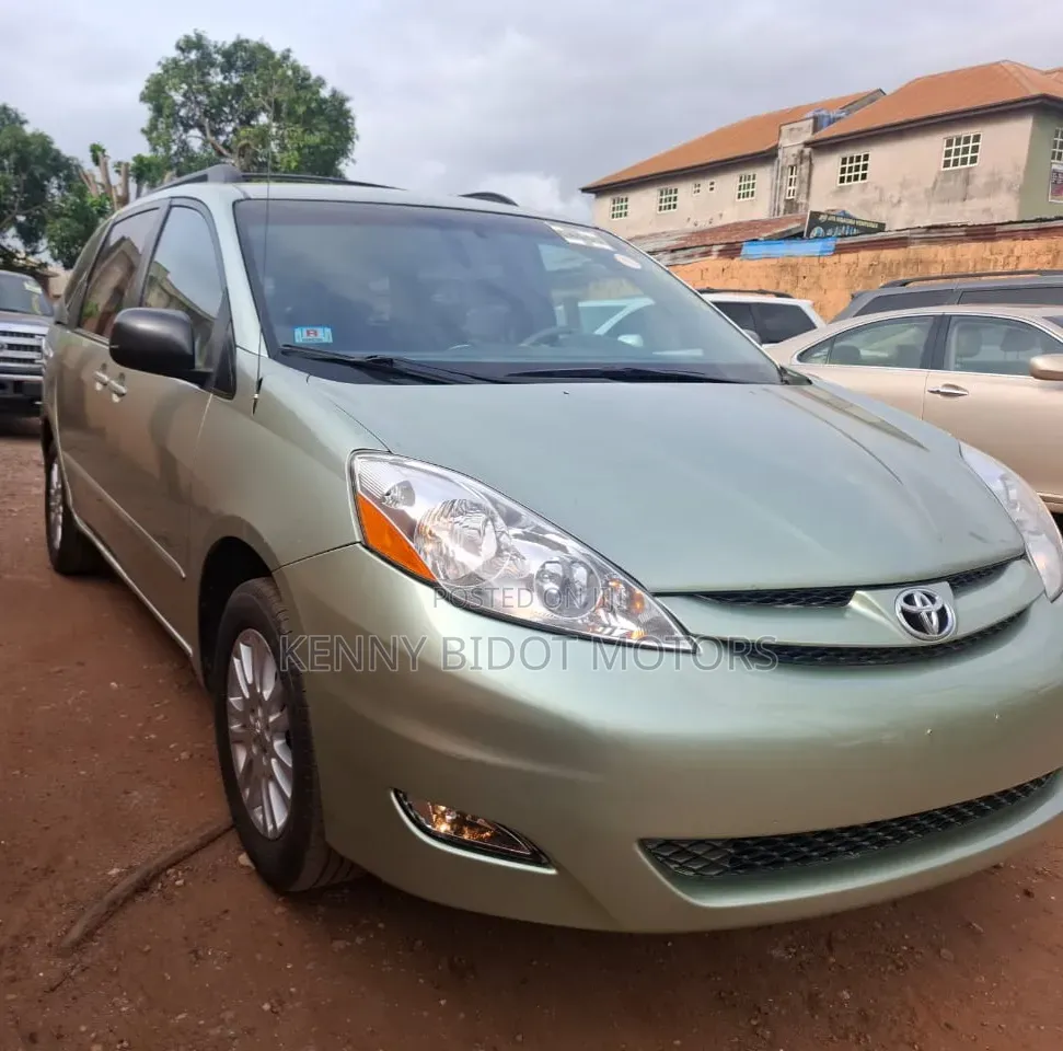 Toyota Sienna 2008 Green