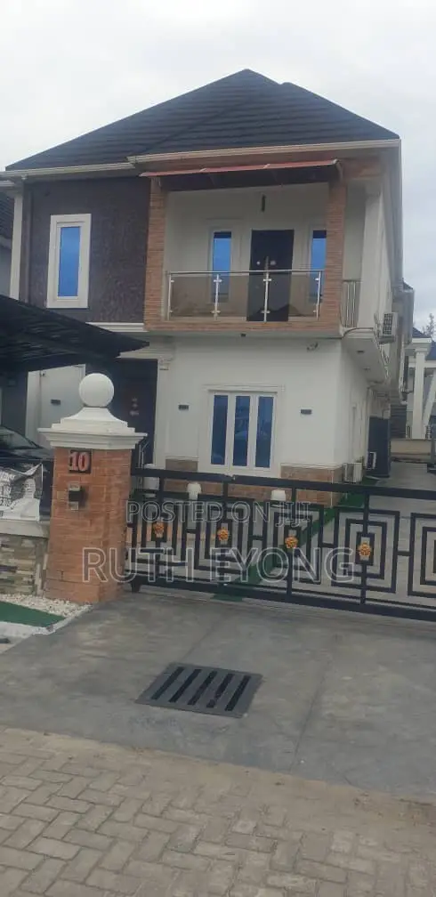 5bdrm House in Megamound Estate, Ikota for sale