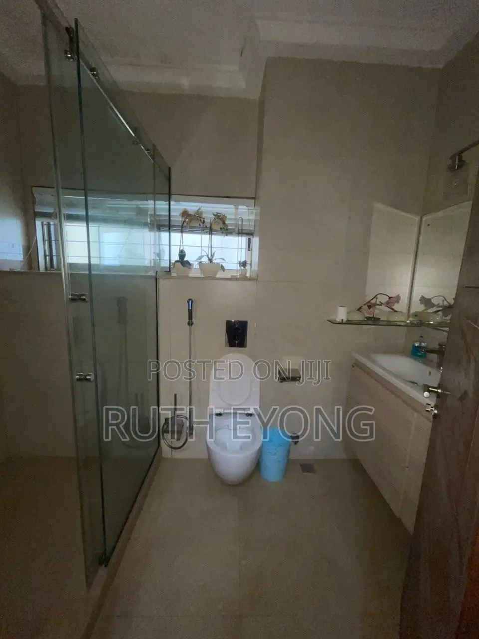 4bdrm House in 𝗢𝗳𝗳a 𝗔𝗱𝗺𝗶𝗿𝗮𝗹𝘁𝘆 𝗪𝗮𝘆,, Lekki Phase 1 for rent