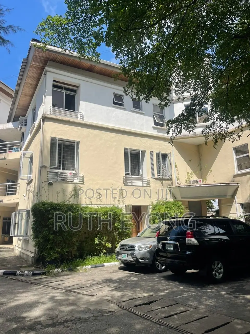 4bdrm House in 𝗢𝗳𝗳a 𝗔𝗱𝗺𝗶𝗿𝗮𝗹𝘁𝘆 𝗪𝗮𝘆,, Lekki Phase 1 for rent