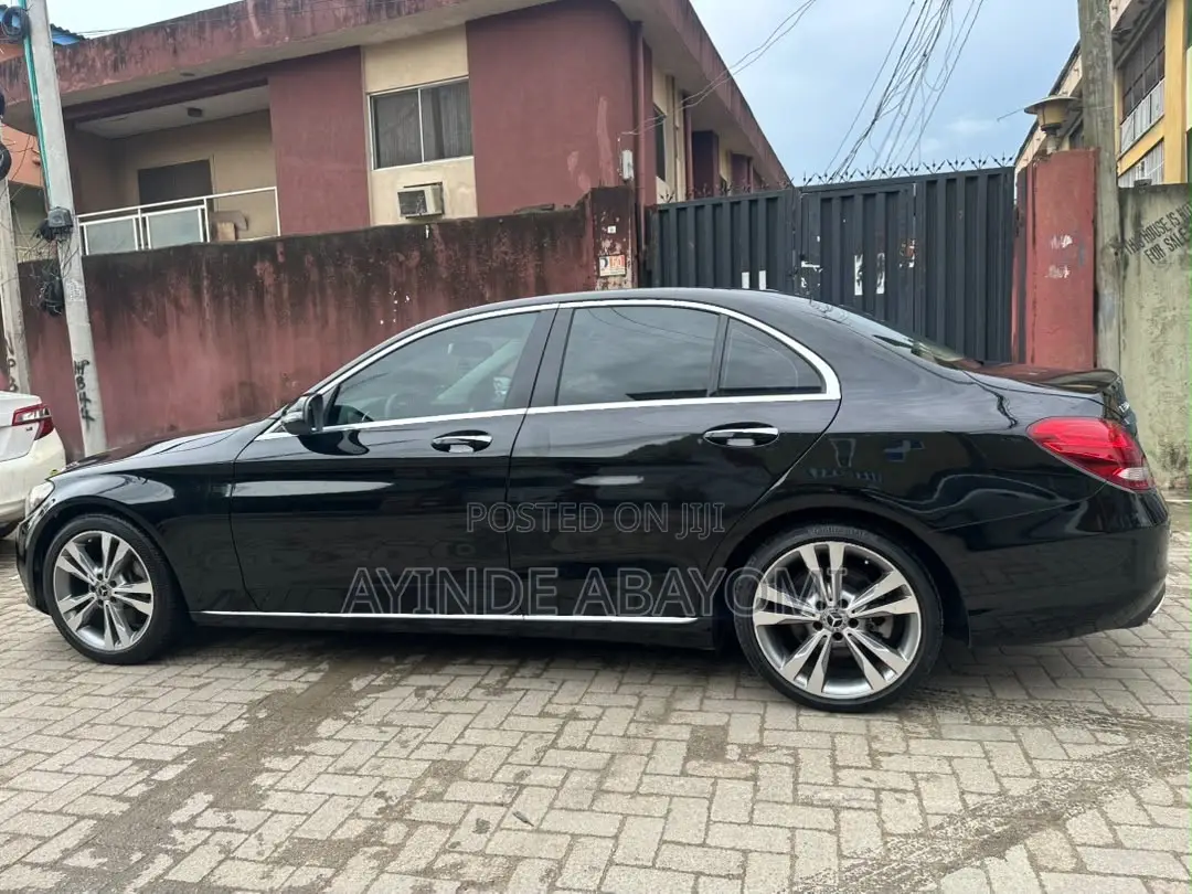 Mercedes-Benz C300 2017 Black