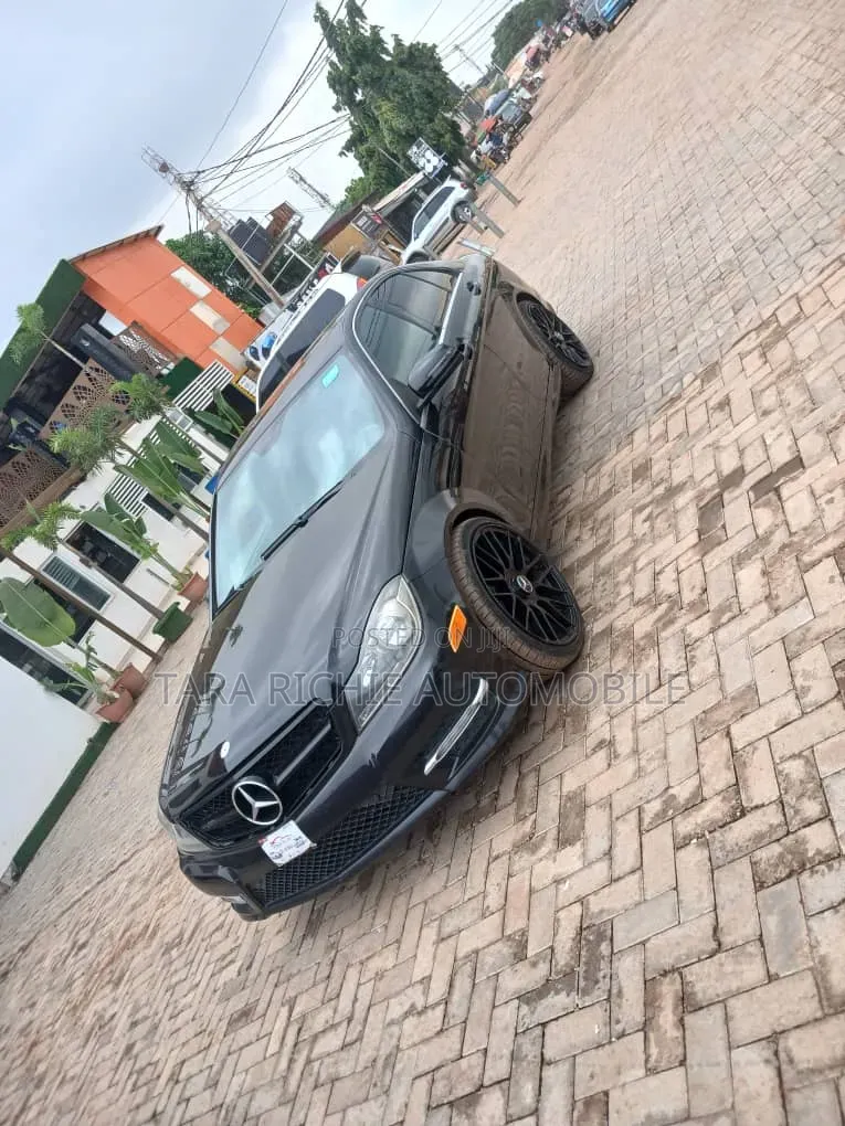 Mercedes-Benz C300 2013 Black