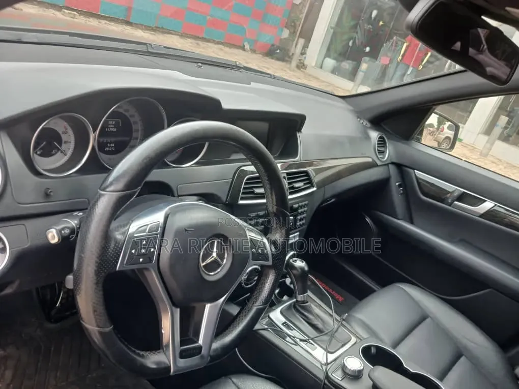 Mercedes-Benz C300 2013 Black
