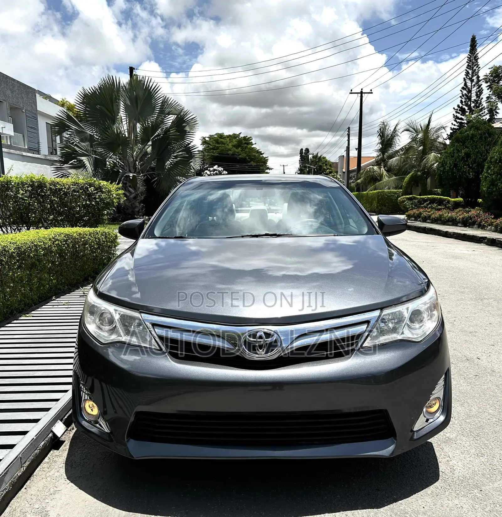 Toyota Camry XLE 4dr Sedan (2.5L 4cyl 6A) 2013 Gray
