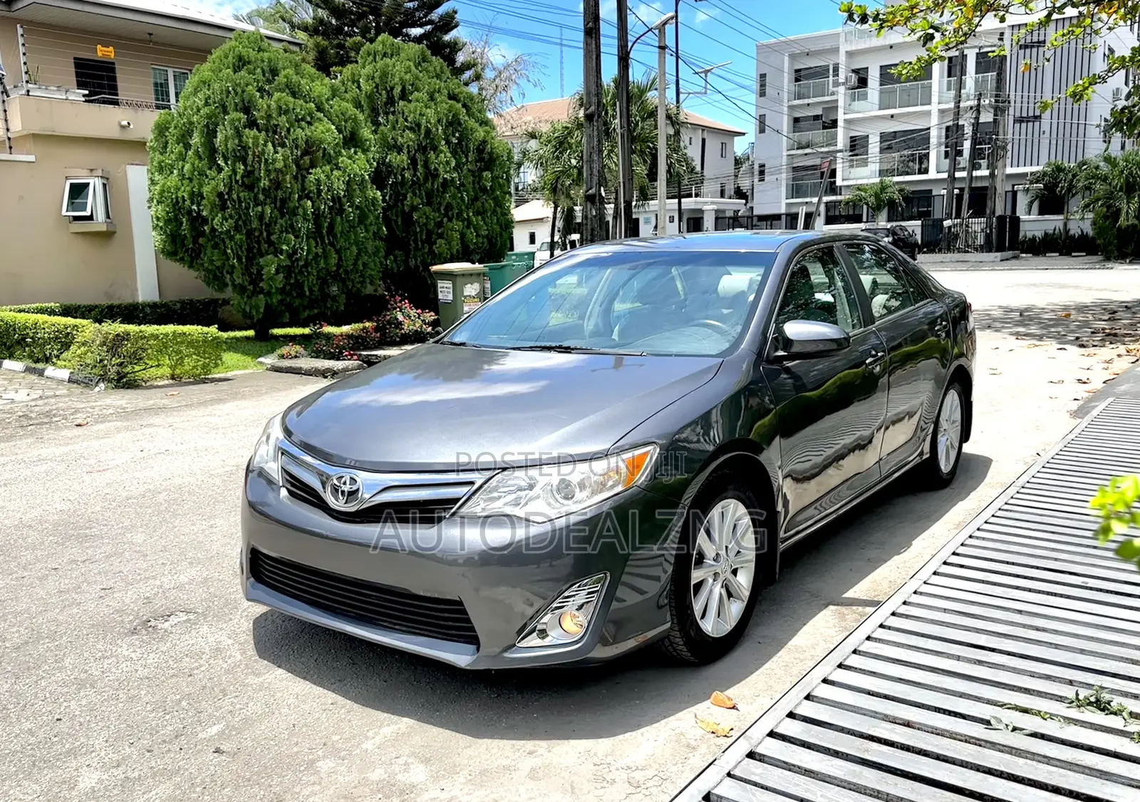 Toyota Camry XLE 4dr Sedan (2.5L 4cyl 6A) 2013 Gray