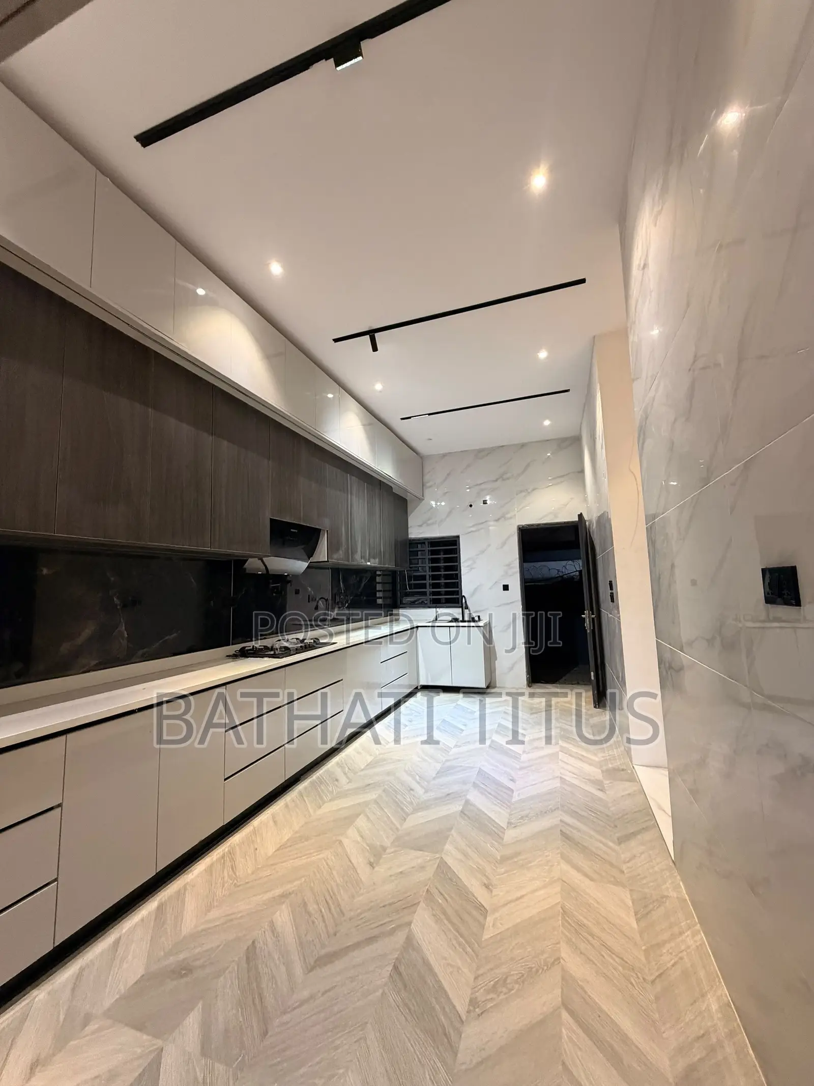 4bdrm Duplex in Guzape District for sale