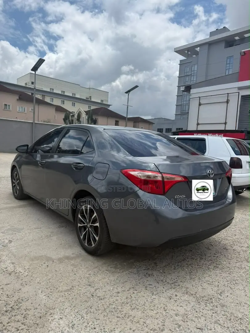 Toyota Corolla 2017 Gray
