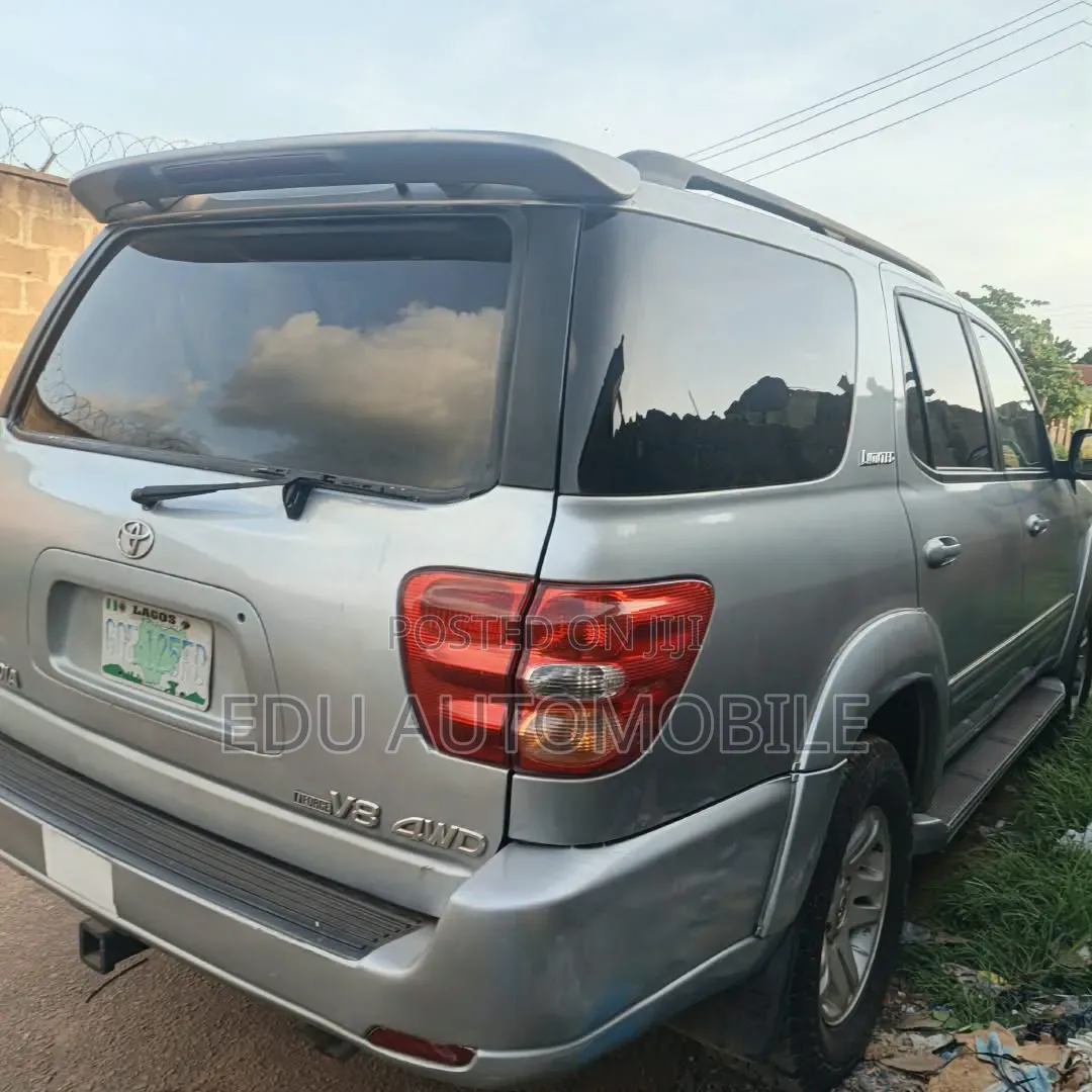Toyota Sequoia 2005