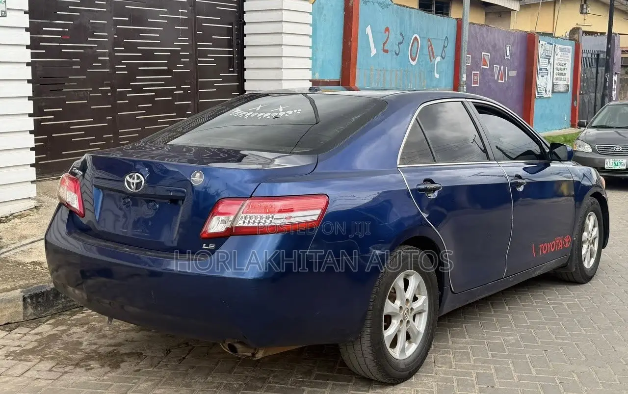 Toyota Camry LE 4dr Sedan (2.5L 4cyl 6A) 2011 Blue