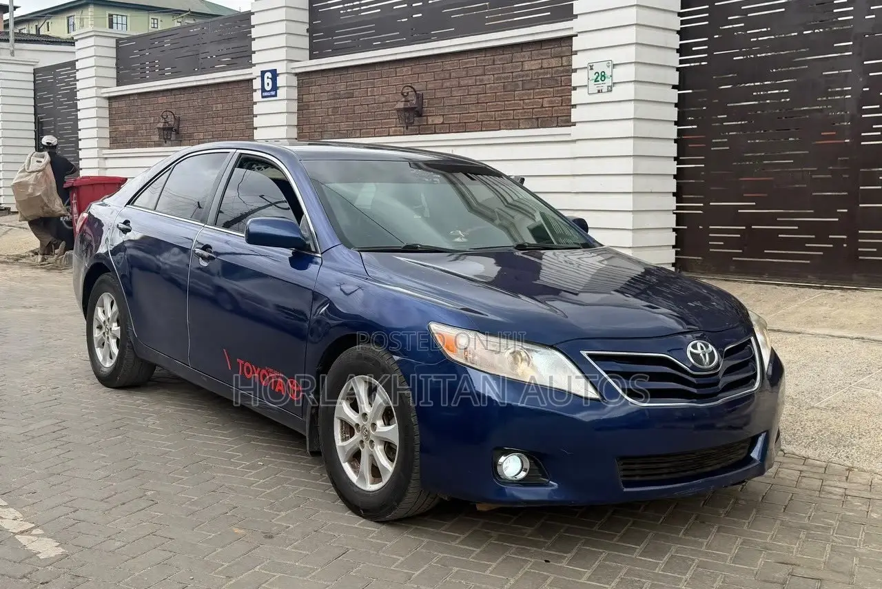 Toyota Camry LE 4dr Sedan (2.5L 4cyl 6A) 2011 Blue