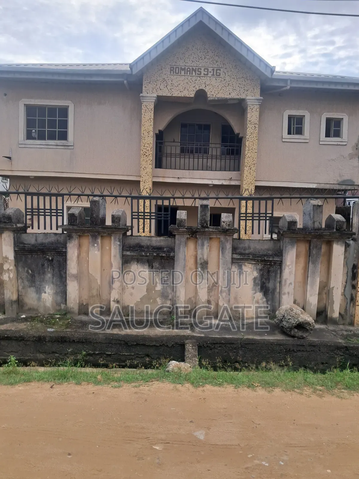 3bdrm Block of Flats in Satellite Town for sale