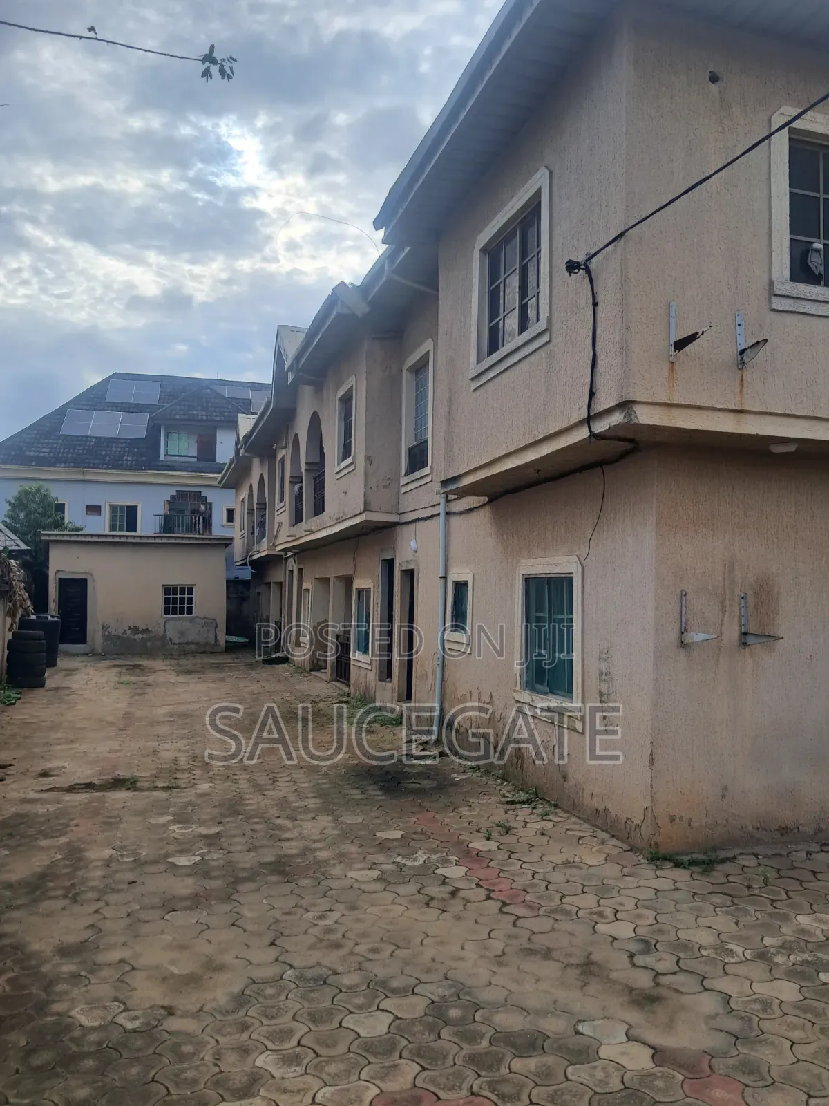 3bdrm Block of Flats in Satellite Town for sale