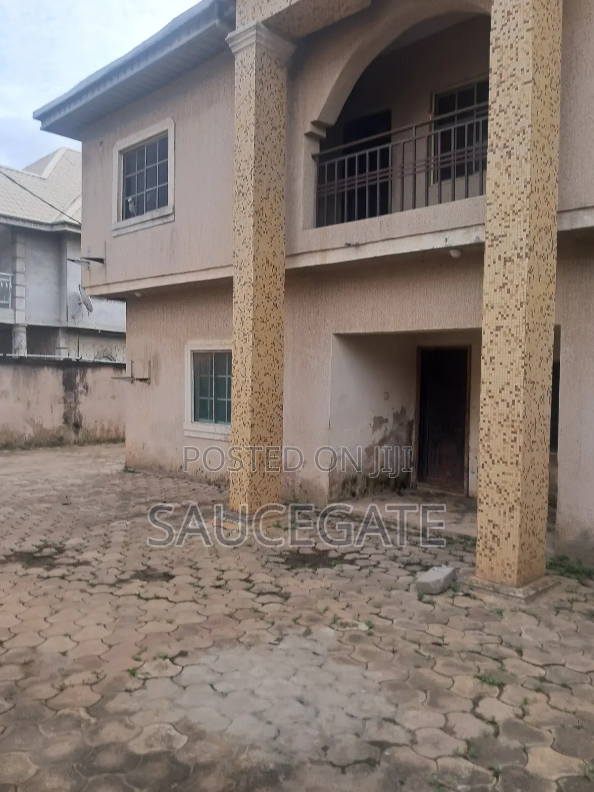 3bdrm Block of Flats in Satellite Town for sale