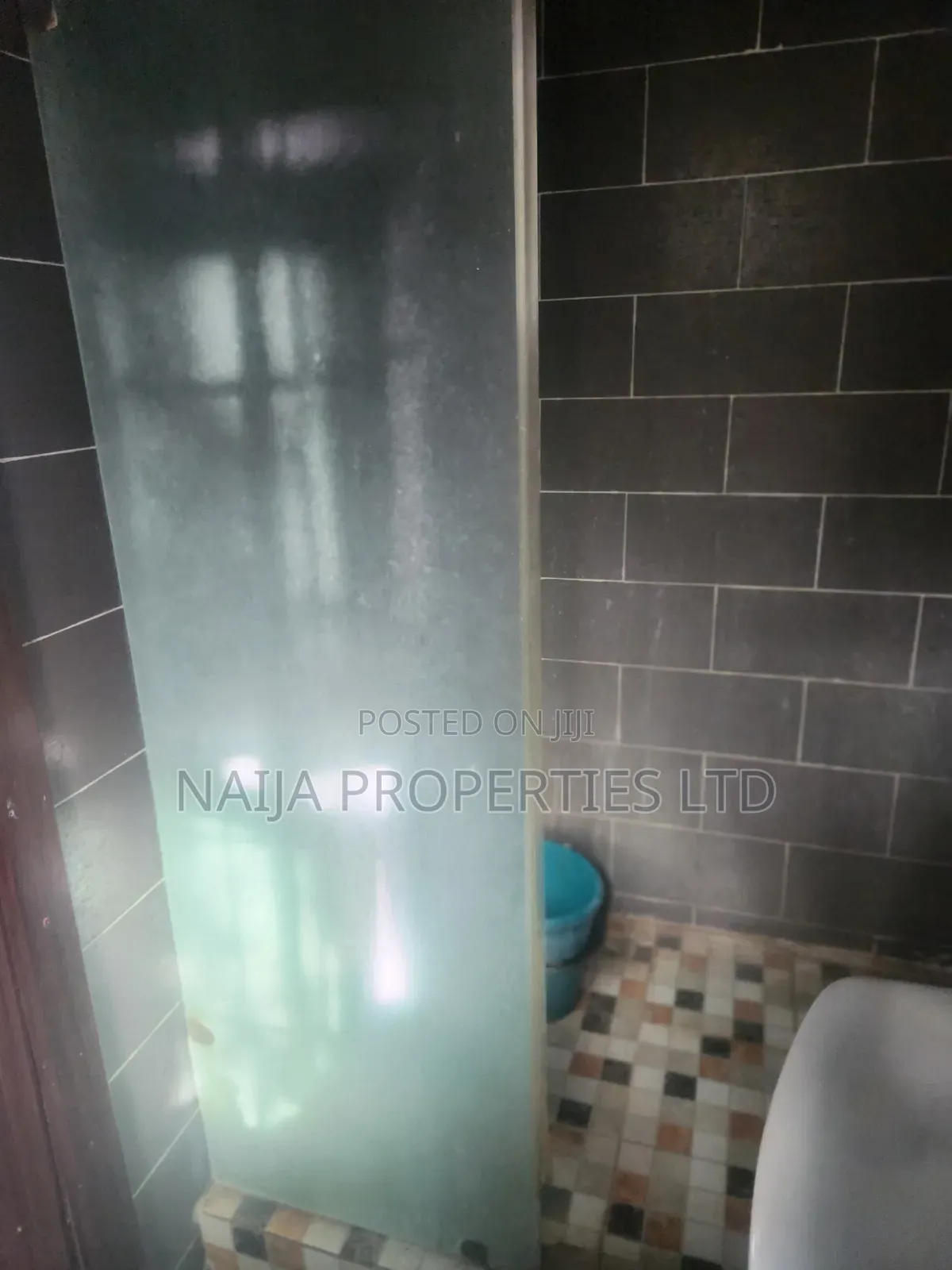 1bdrm Shared Apartment in Lekki Conservation, Chevron for rent