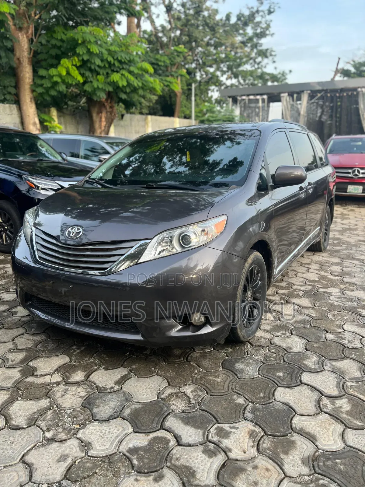 Toyota Sienna XLE AWD 7-Passenger 2013 Gray