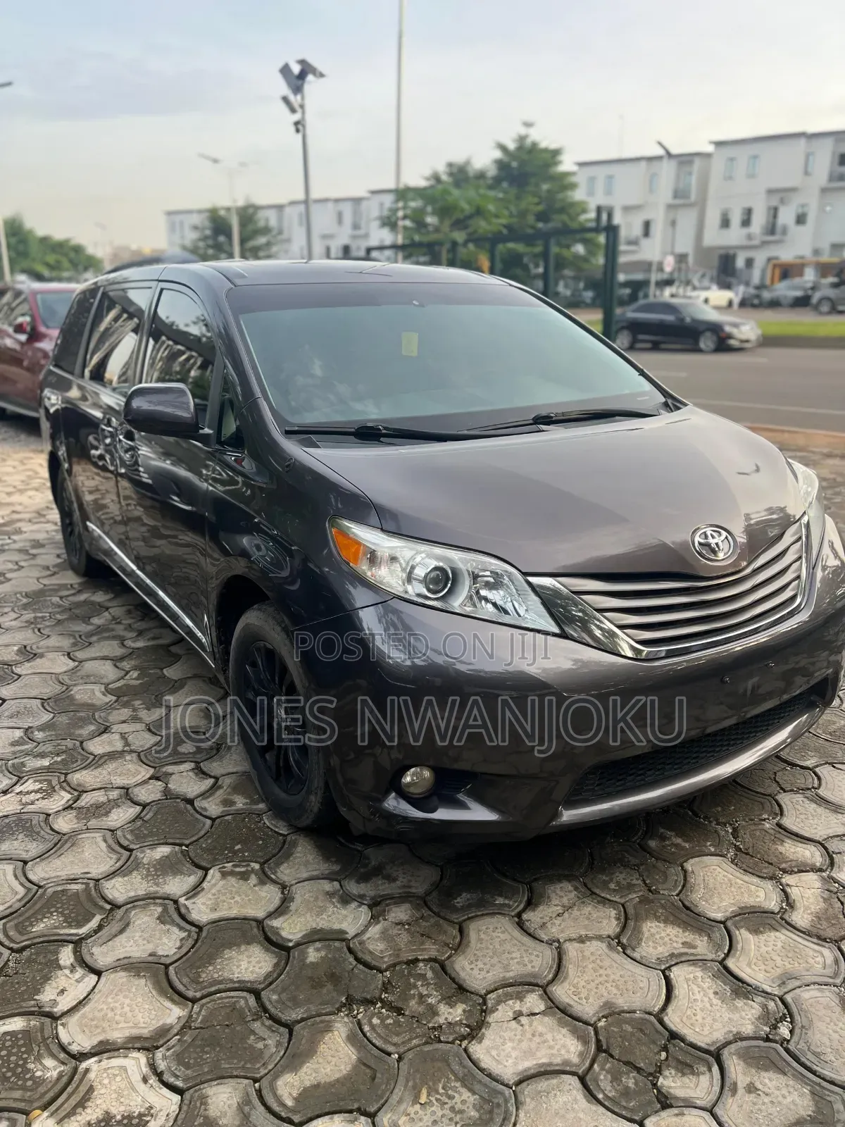 Toyota Sienna XLE AWD 7-Passenger 2013 Gray