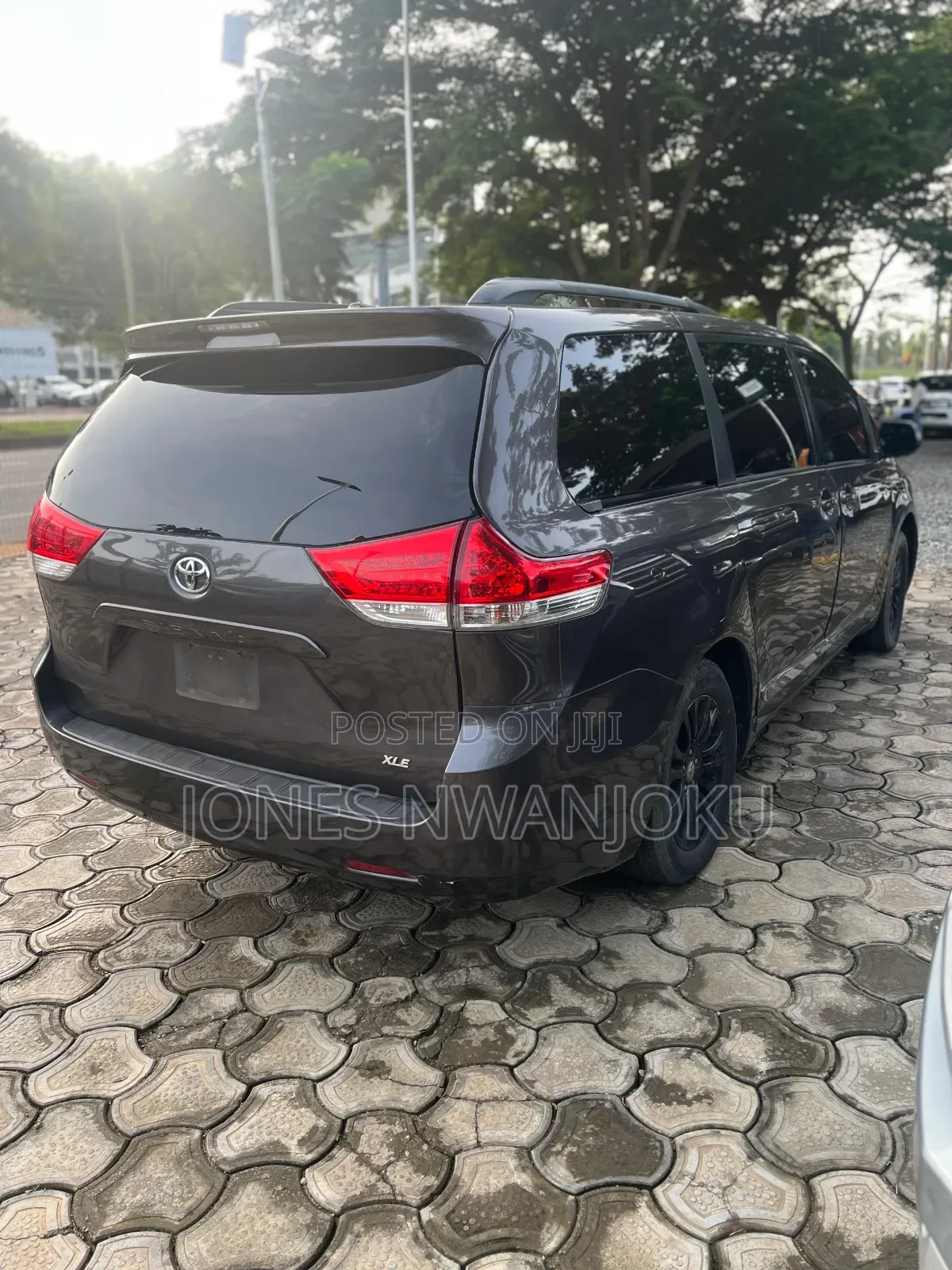 Toyota Sienna XLE AWD 7-Passenger 2013 Gray