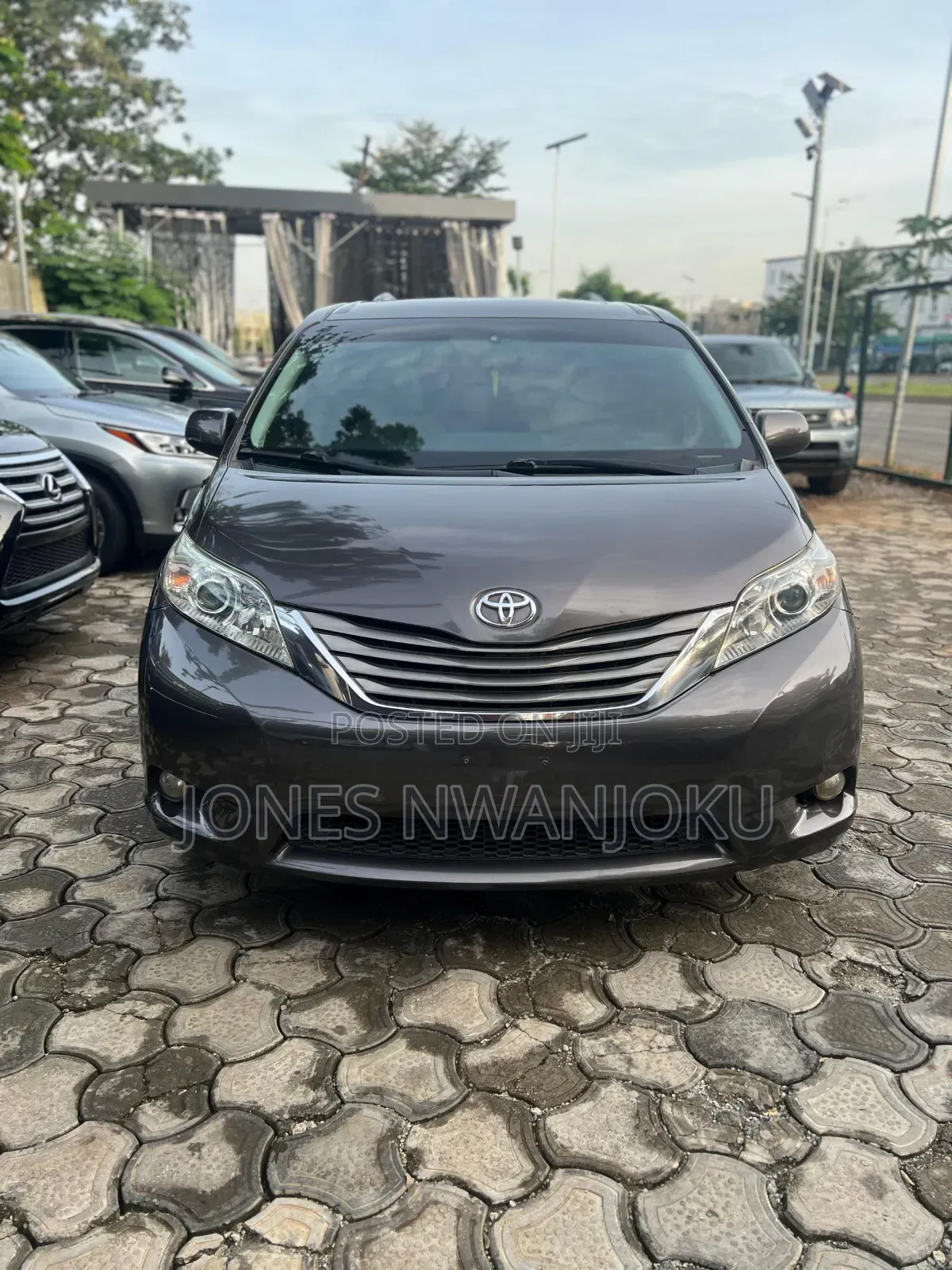 Toyota Sienna XLE AWD 7-Passenger 2013 Gray