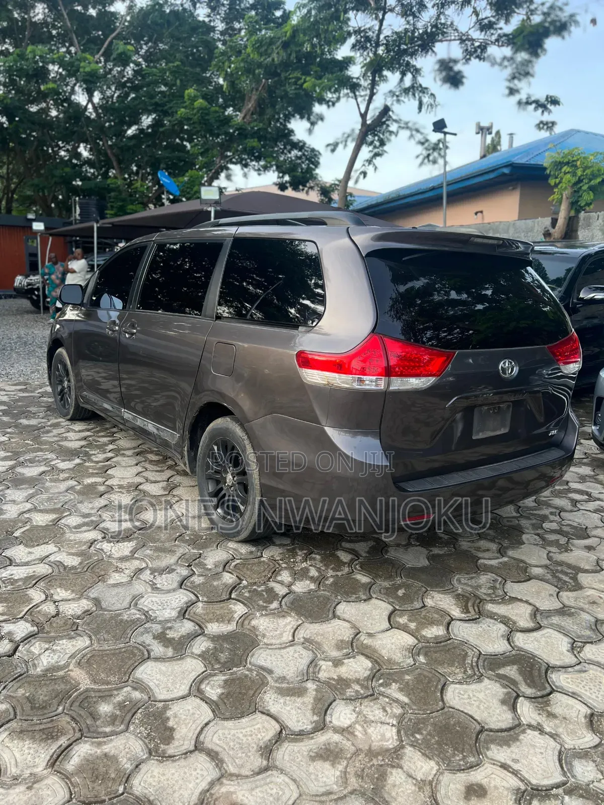 Toyota Sienna XLE AWD 7-Passenger 2013 Gray