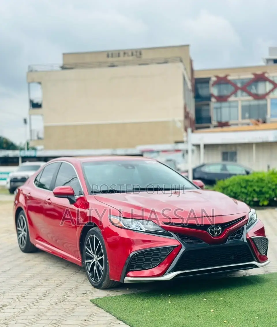 Toyota Camry 2021 Red