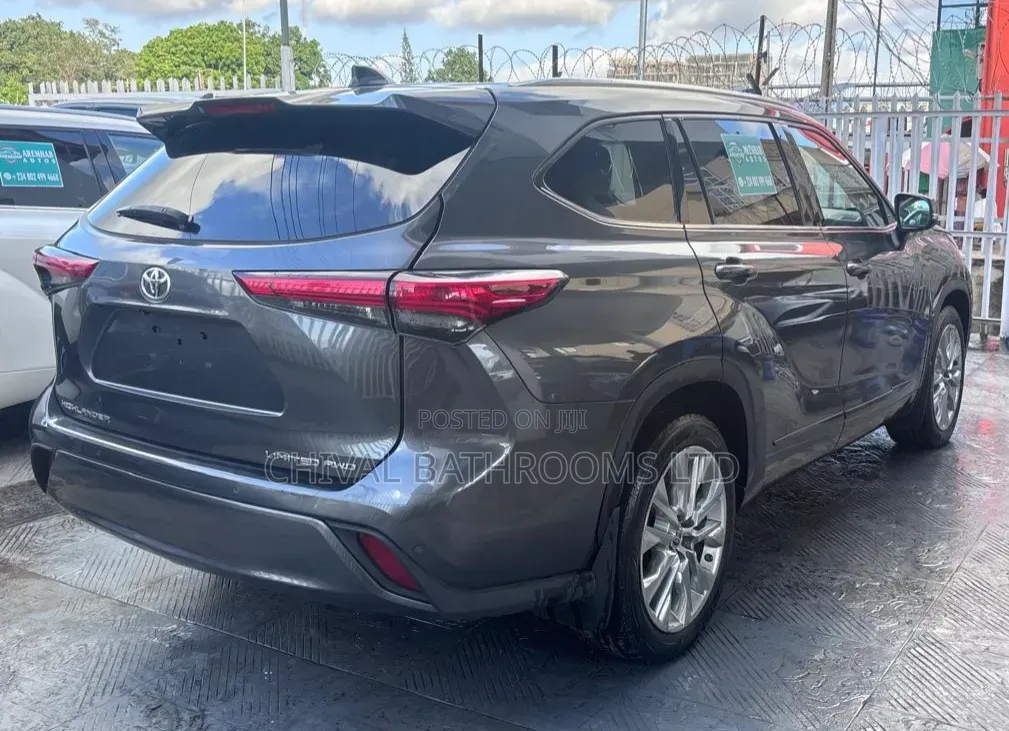 Toyota Highlander XLE 2021 Gray
