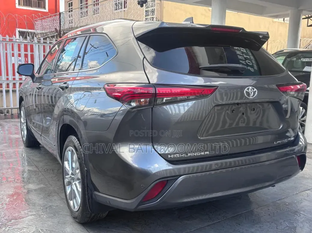 Toyota Highlander XLE 2021 Gray