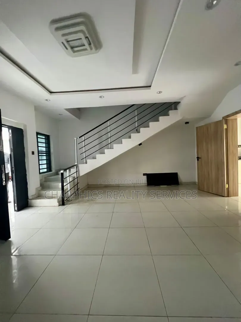 3bdrm Duplex in Lekki Phase 2 for sale