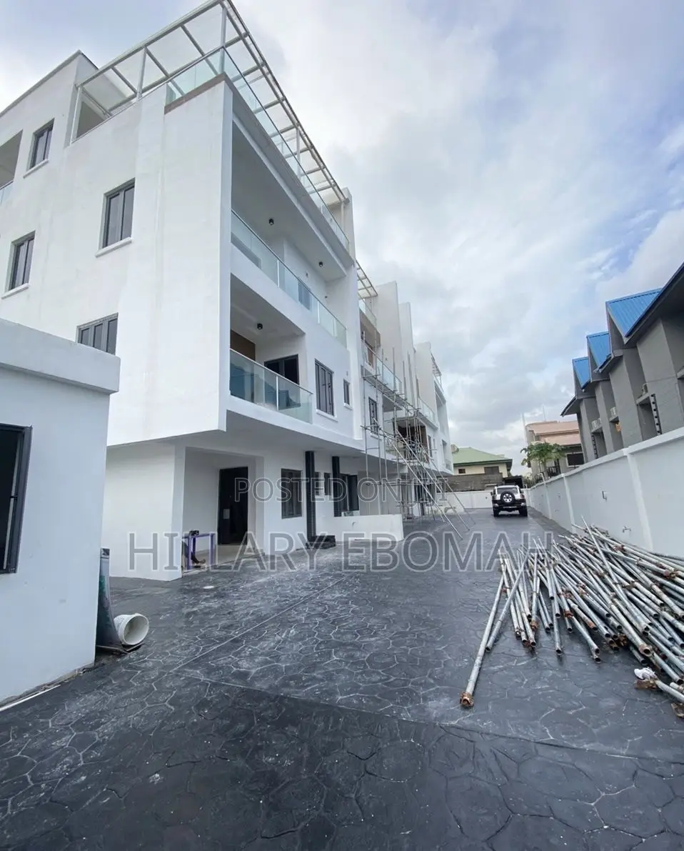 4bdrm Duplex in Lekki Phase 1 for rent