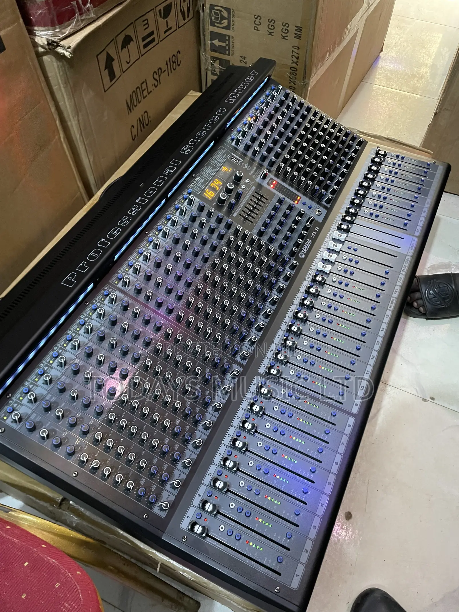 Yamaha VT-24 Channels Mixer
