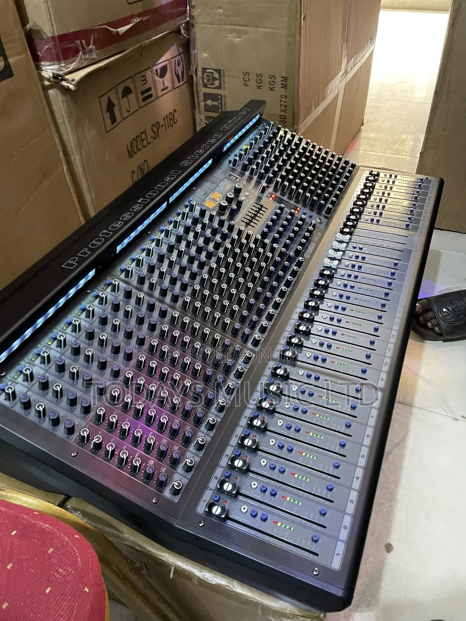 Yamaha VT-24 Channels Mixer