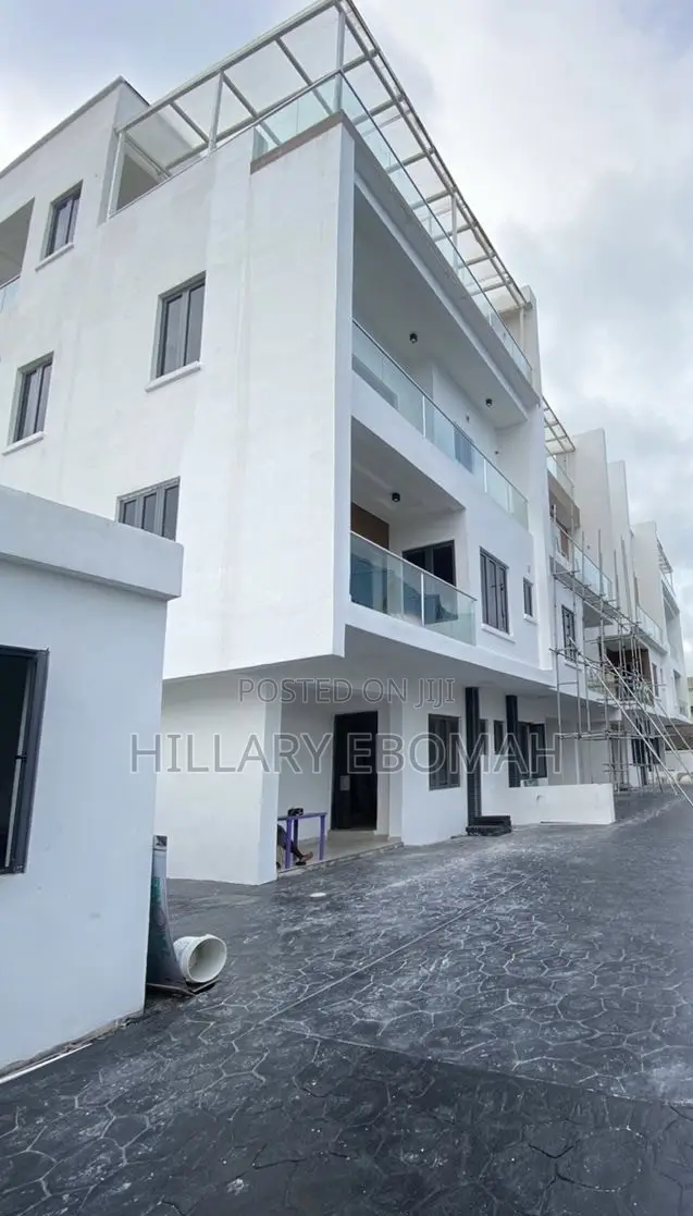 4bdrm Duplex in Lekki Phase 1 for rent
