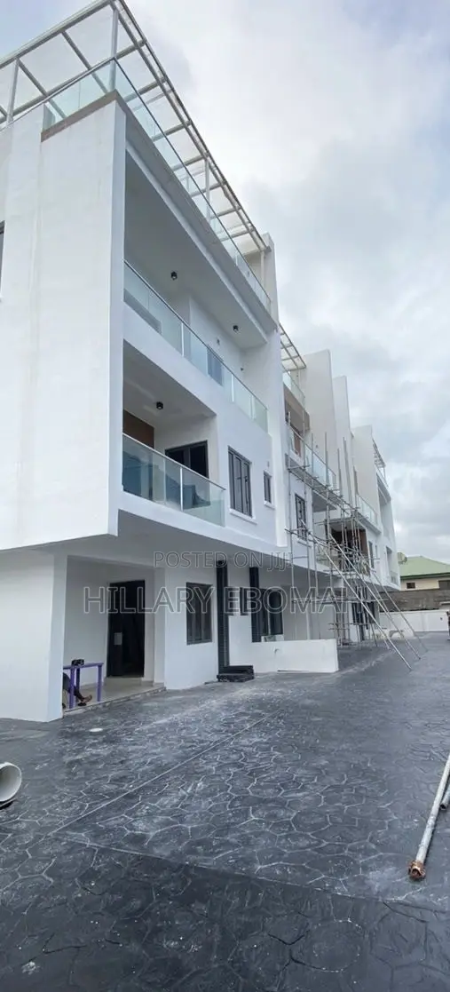 4bdrm Duplex in Lekki Phase 1 for rent