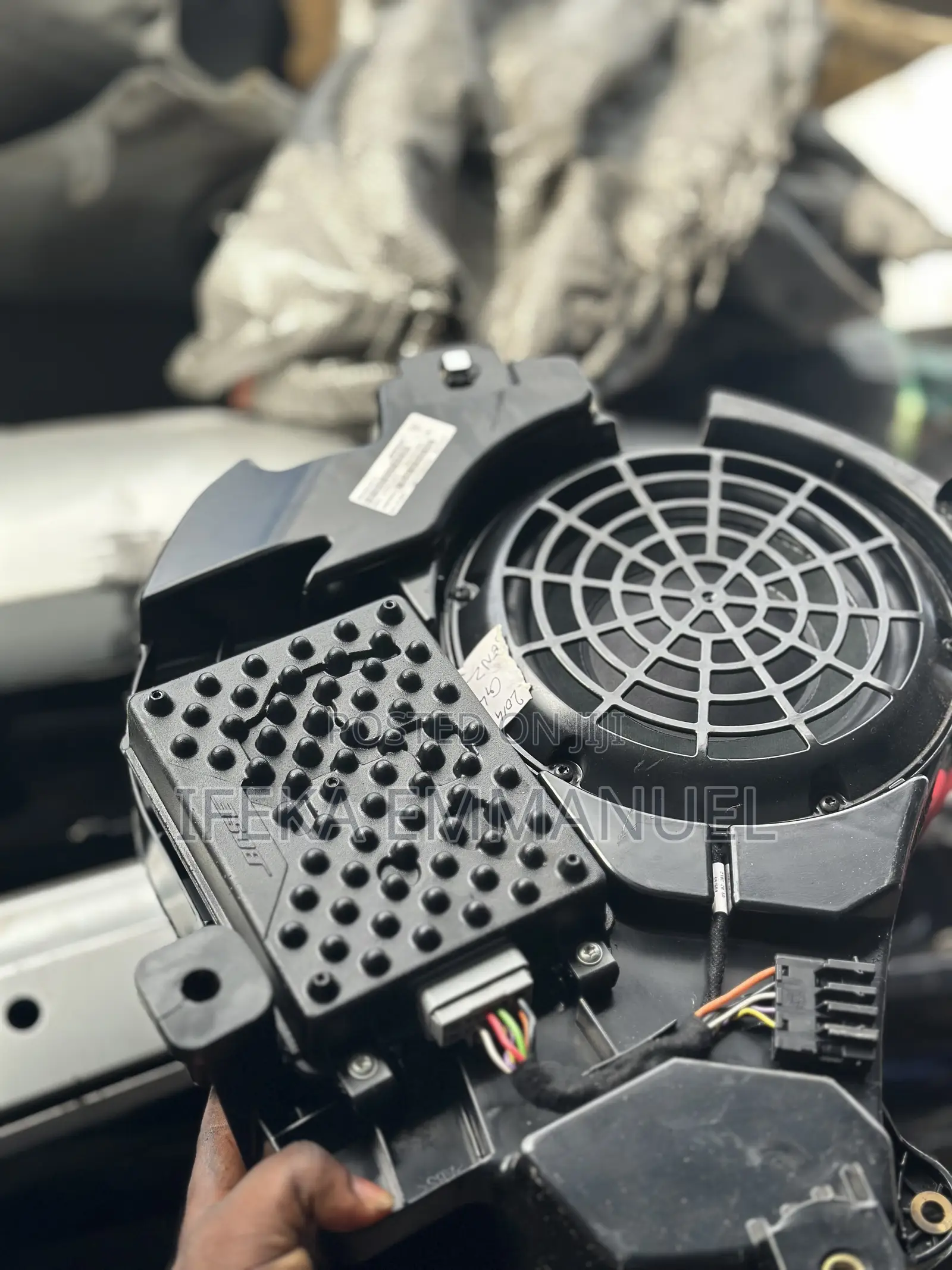 Porsche Cayenne Subwoofer Bose W/Amplifier