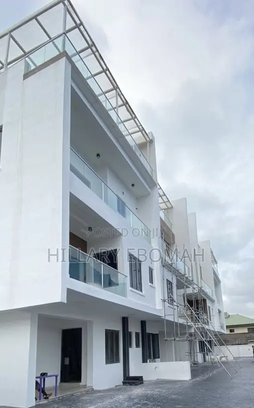 4bdrm Duplex in Lekki Phase 1 for rent