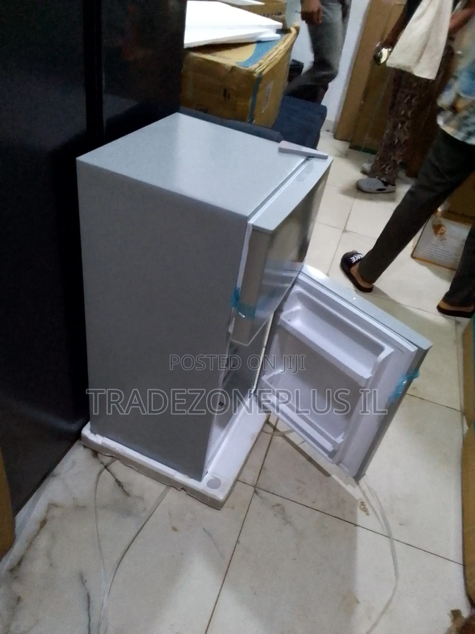 SkyRun BCD85 Fridge – Ideal Cooling Appliance for Your Space