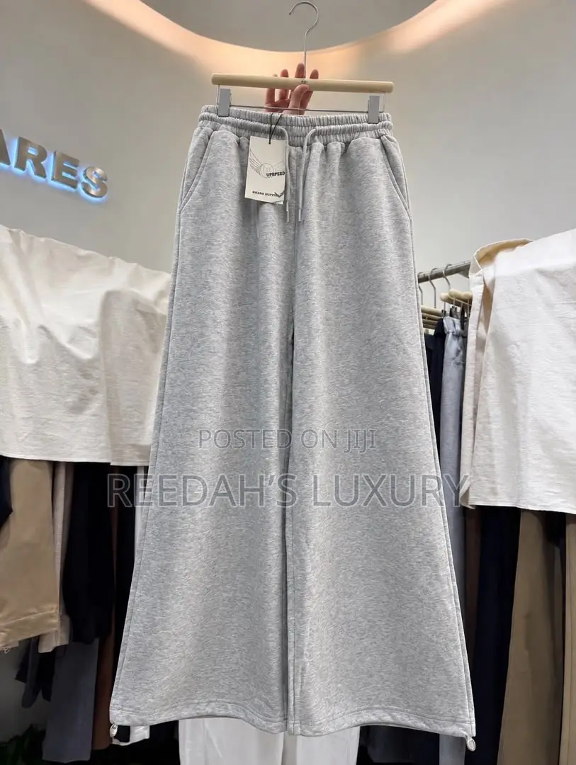 Premium Wide-Leg Fleece Joggers