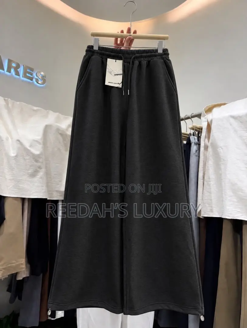 Premium Wide-Leg Fleece Joggers