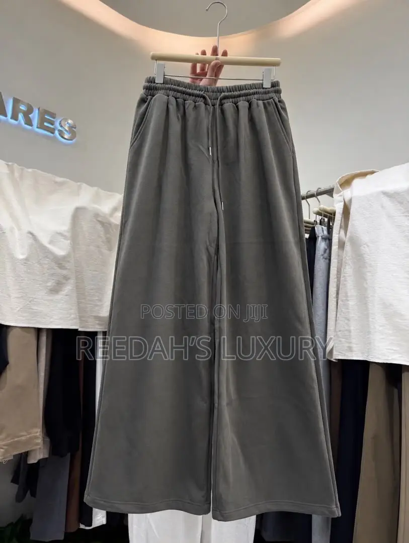 Premium Wide-Leg Fleece Joggers